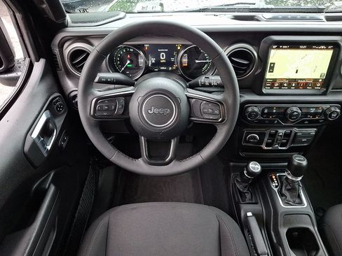 Used 2023 Jeep Wrangler Unlimited w/ Sun & Screen Package AWD/4WD image 11