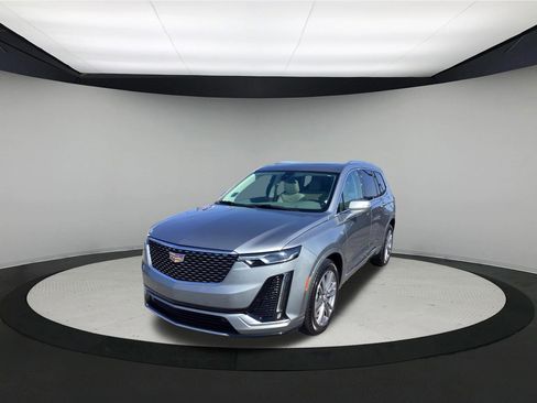 Used 2025 Cadillac XT6 Premium Luxury AWD/4WD image 4