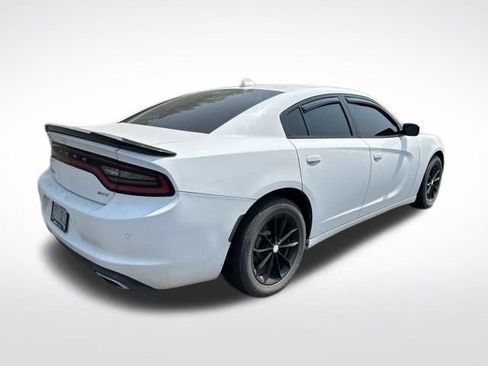 Used 2018 Dodge Charger SXT Plus RWD image 3