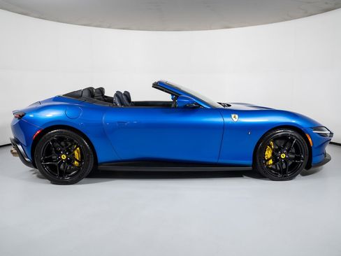 Used 2025 Ferrari Roma Spider image 30