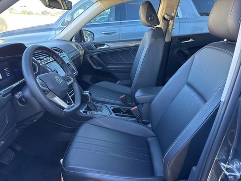 Used 2023 Volkswagen Tiguan SE w/ Panoramic Sunroof Package image 8