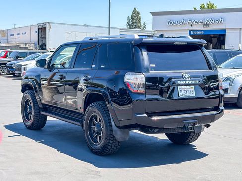 Used 2018 Toyota 4Runner SR5 Premium AWD/4WD image 2