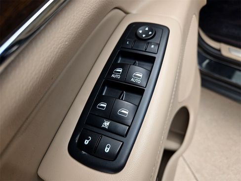 Used 2017 Jeep Grand Cherokee Limited image 33