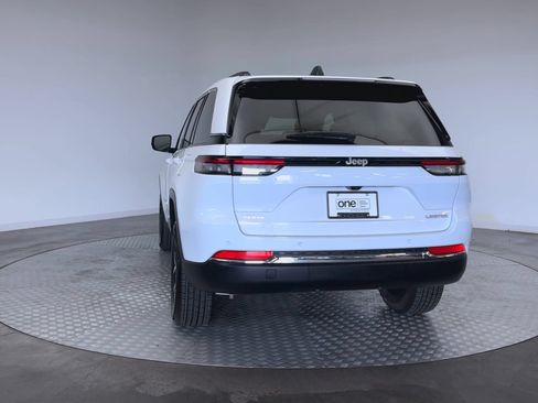 Used 2025 Jeep Grand Cherokee Limited AWD/4WD image 7