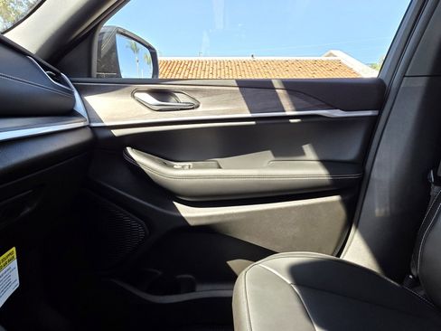 New 2025 Jeep Grand Cherokee Limited image 12