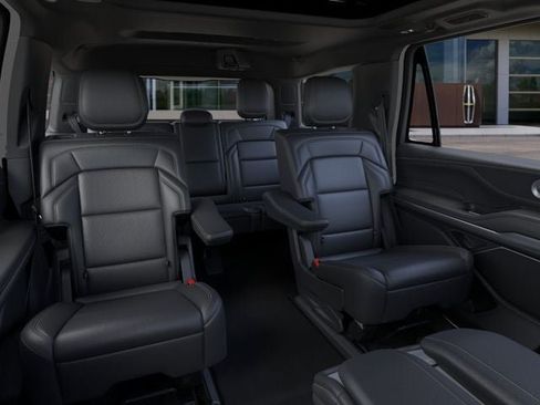 New 2025 Lincoln Navigator Reserve w/ Jet Appearance Package AWD/4WD image 11