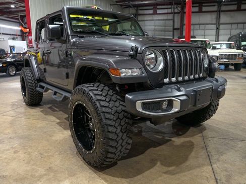Used 2019 Jeep Wrangler Unlimited Sahara w/ Uconnect 4C Nav & Sound Group AWD/4WD image 12