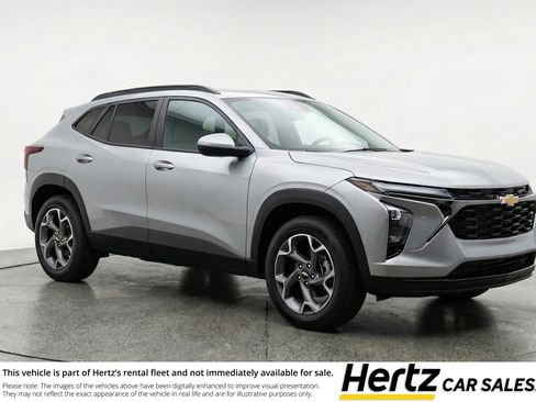 Used 2025 Chevrolet Trax LT image 1