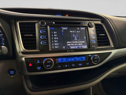 Used 2015 Toyota Highlander XLE AWD/4WD image 27