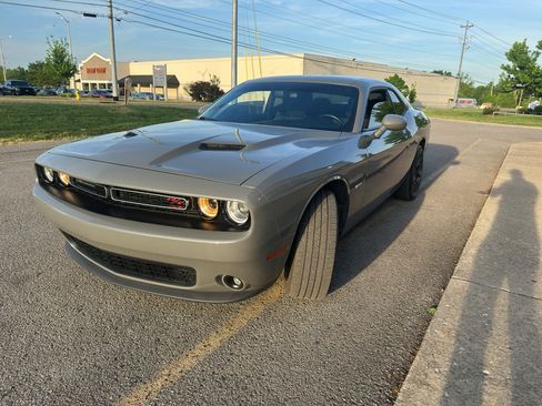 Used 2018 Dodge Challenger R/T image 9