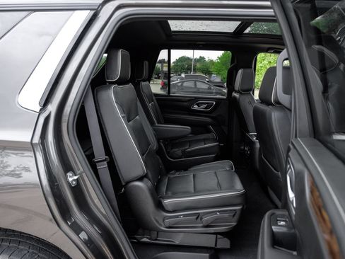 Used 2021 Chevrolet Tahoe Premier w/ Premium Package RWD image 38