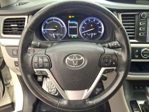 Certified 2018 Toyota Highlander XLE AWD/4WD image 16