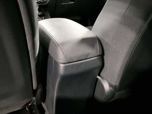 Used 2025 Kia Soul LX w/ LX Technology Package FWD image 30
