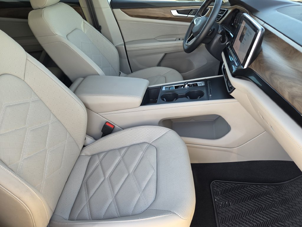 Used 2026 Volkswagen Atlas SE FWD image 12