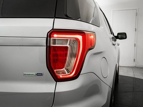 Used 2017 Ford Explorer Platinum image 9
