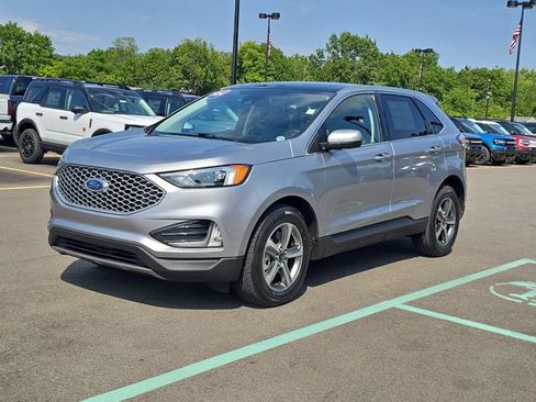 Certified 2024 Ford Edge SEL w/ Convenience Package AWD/4WD image 2