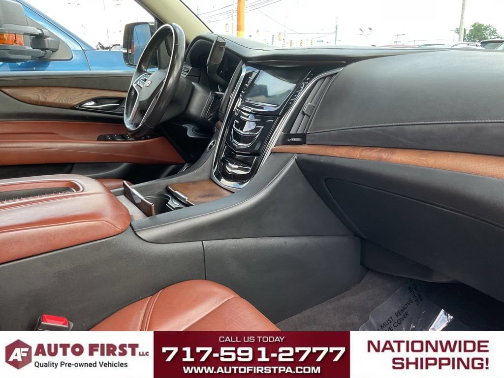 Used 2020 Cadillac Escalade ESV Luxury AWD/4WD image 18