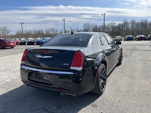 Used 2018 Chrysler 300 Limited RWD image 6