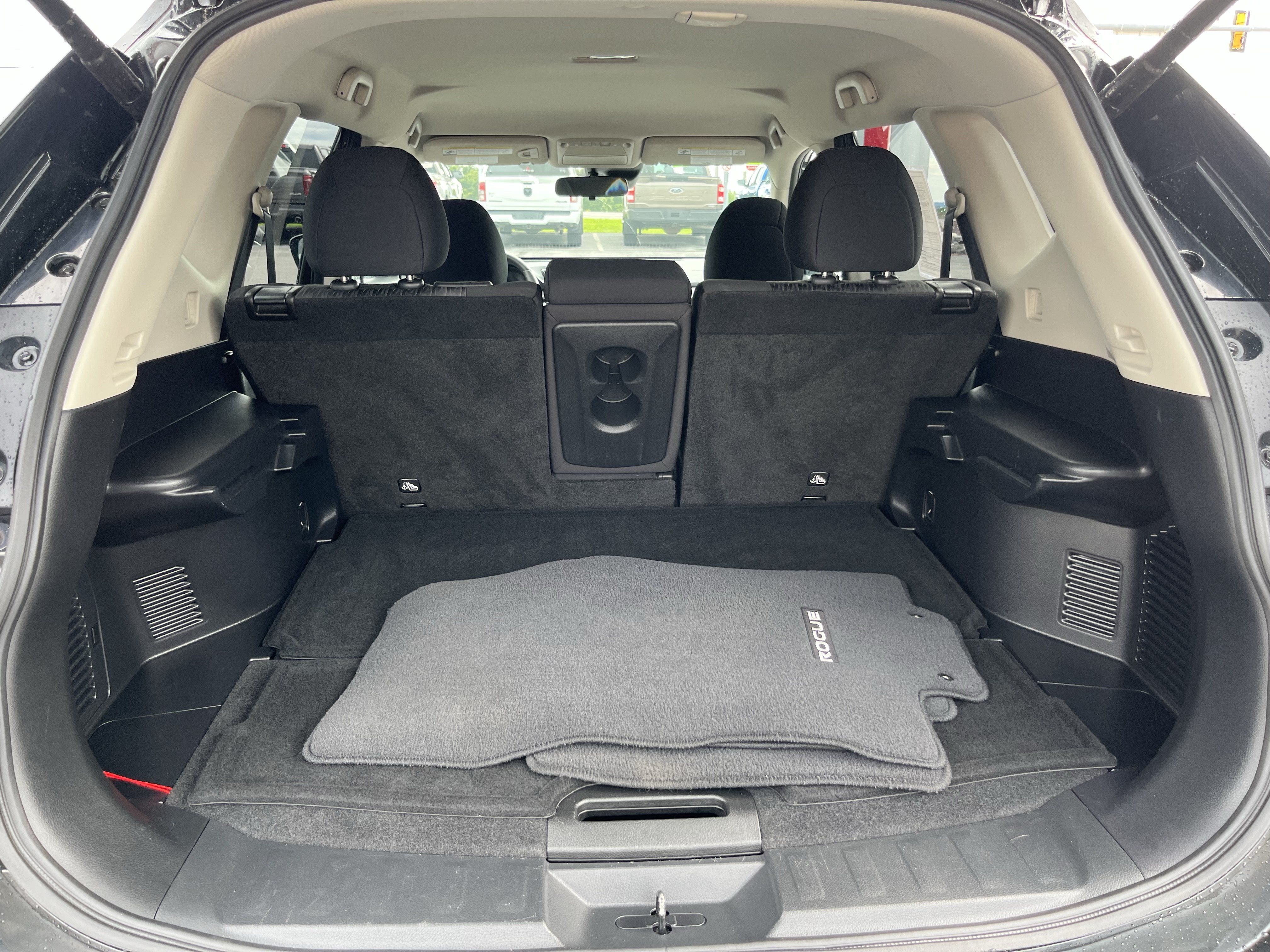 Used 2019 Nissan Rogue SV w/ Premium Package AWD/4WD image 7