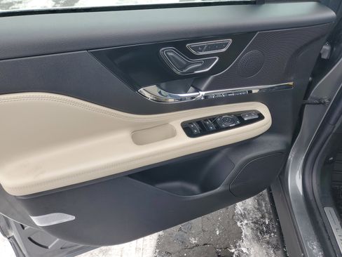 New 2026 Lincoln Corsair Premiere image 8