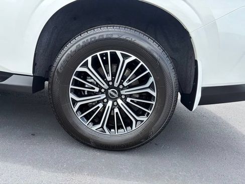 Used 2025 Nissan Armada Platinum w/ Convenience Package RWD image 10