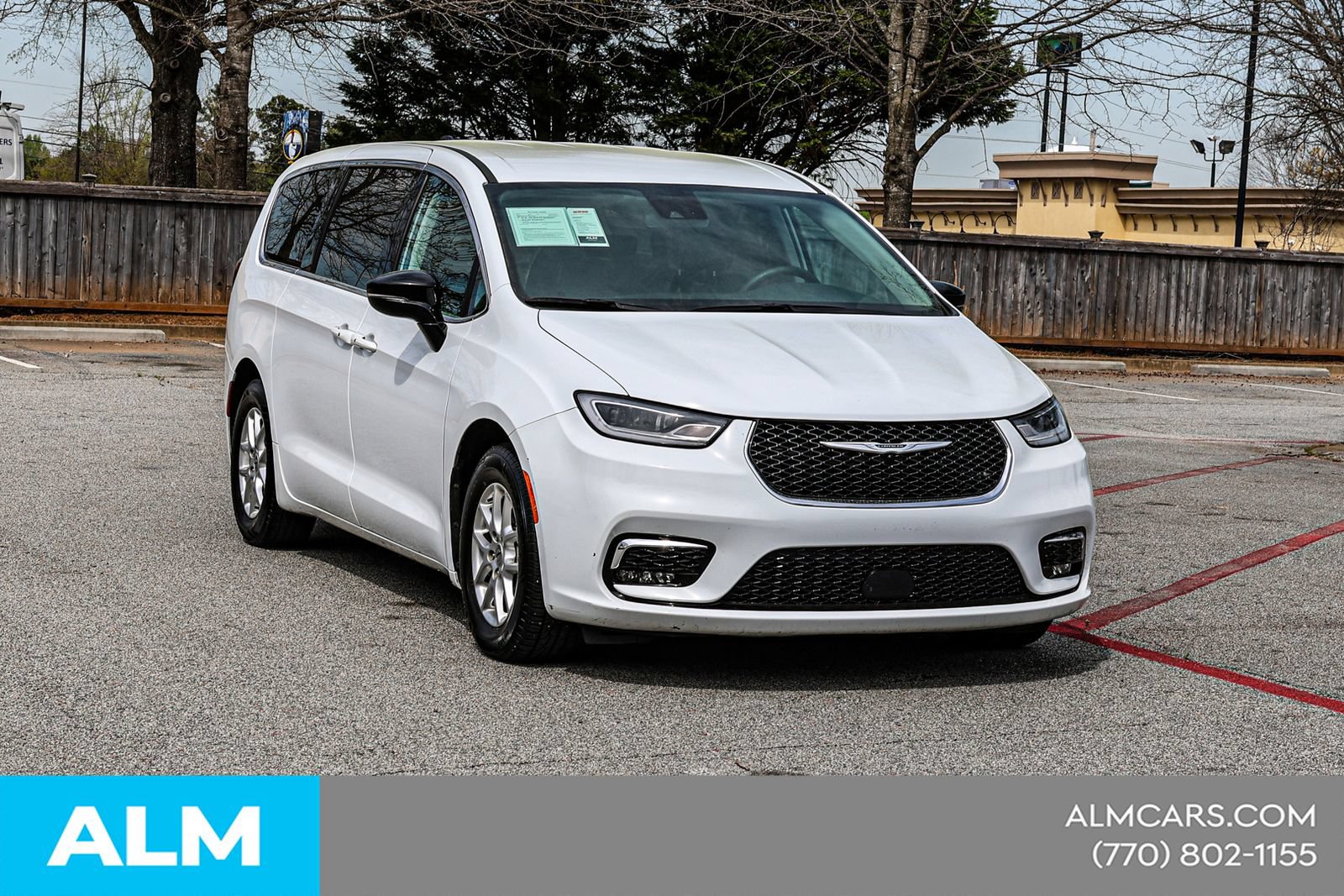 Used 2024 Chrysler Pacifica Touring-L FWD image 5
