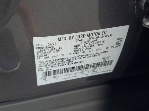 Used 2025 Lincoln Aviator AWD w/ Jet Appearance Package image 31