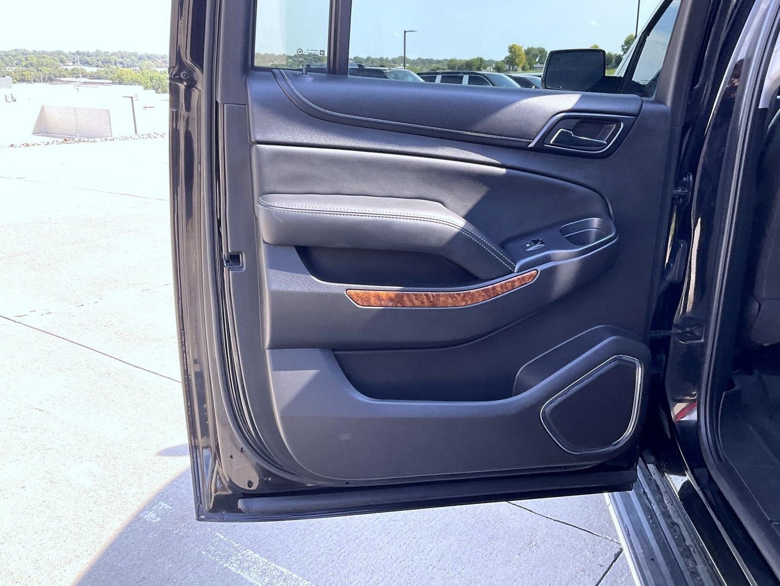 Used 2017 Chevrolet Suburban Premier AWD/4WD image 18