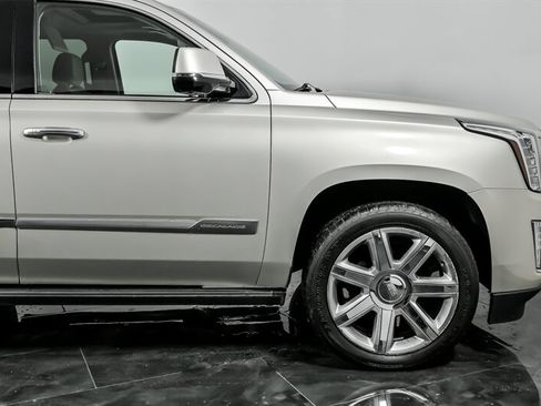 Used 2015 Cadillac Escalade Premium image 12
