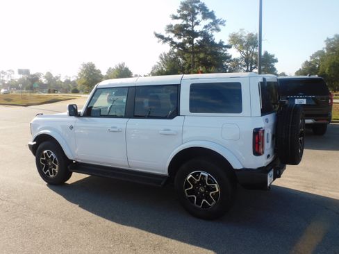 New 2025 Ford Bronco Outer Banks image 8