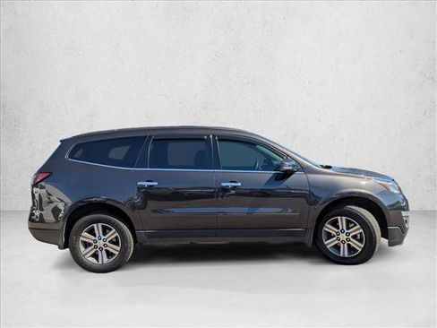 Used 2017 Chevrolet Traverse LT FWD image 4