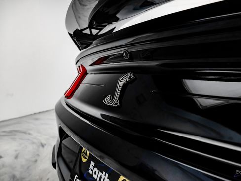 Used 2021 Ford Mustang Shelby GT500 w/ Carbon Fiber Track Pack image 36