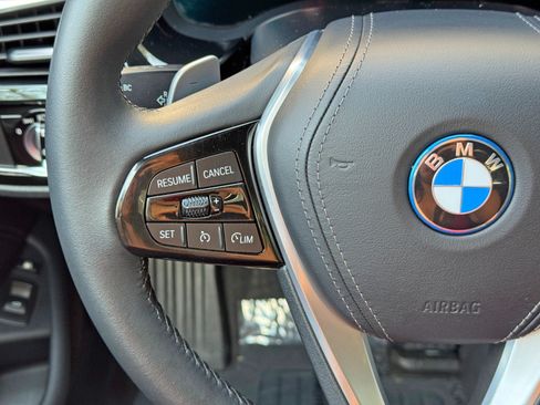 Used 2022 BMW 530e w/ Premium Package RWD image 21