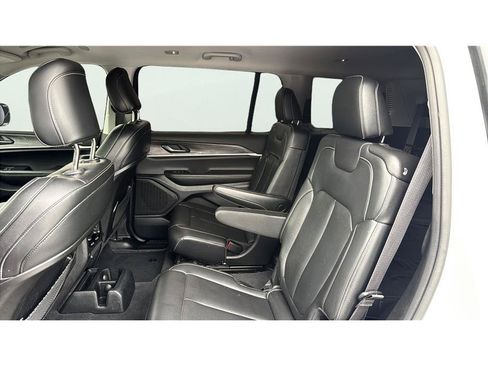 Used 2023 Jeep Grand Cherokee L Limited AWD/4WD image 12