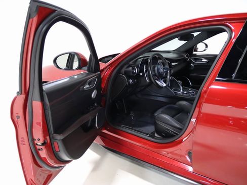 Used 2018 Alfa Romeo Giulia Quadrifoglio w/ Driver Assist Dynamic Package image 46