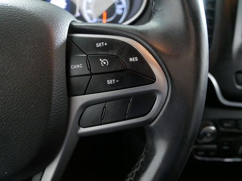 Used 2019 Jeep Cherokee Latitude Plus image 28