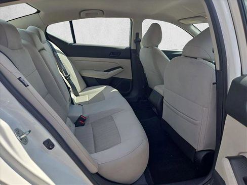 Used 2024 Nissan Altima 2.5 SV image 19