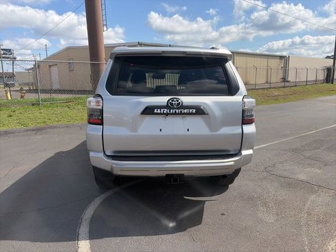 Used 2024 Toyota 4Runner TRD Off-Road image 6