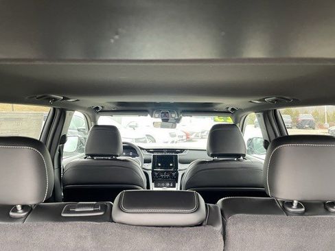 New 2025 Jeep Grand Cherokee Altitude image 13