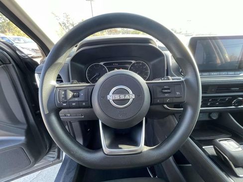 Used 2024 Nissan Rogue S image 17