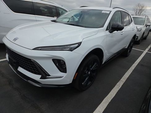 Used 2025 Buick Envision Sport Touring image 2