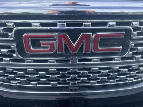 Used 2017 GMC Acadia Denali w/ Technology Package image 3