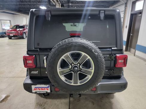 Used 2018 Jeep Wrangler Unlimited Sahara image 5