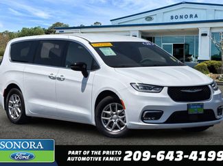 Used 2025 Chrysler Pacifica Select FWD video 1