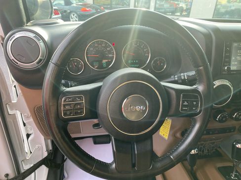 Used 2016 Jeep Wrangler Unlimited Sahara w/ Max Tow Package image 15