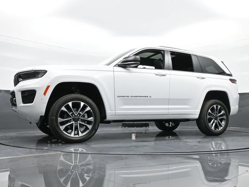 Used 2024 Jeep Grand Cherokee Overland w/ Luxury Tech Group IV image 59