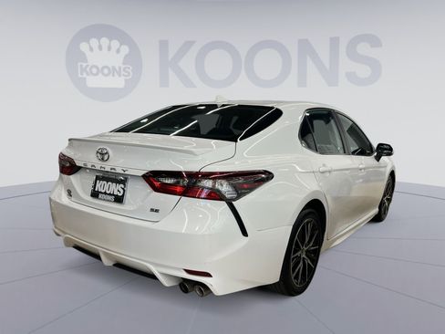 Used 2024 Toyota Camry SE image 4