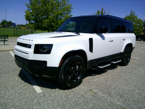 Used 2023 Land Rover Defender 130 X-Dynamic SE AWD/4WD image 33