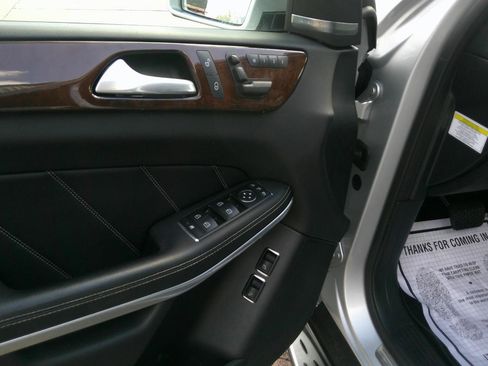 Used 2013 Mercedes-Benz GL 550 4MATIC image 10