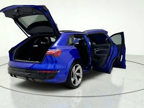 Used 2024 Audi Q8 e-tron Premium Plus AWD/4WD image 18